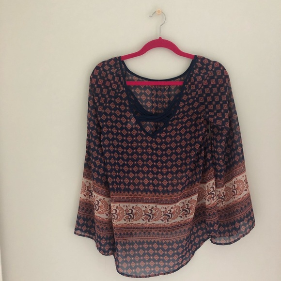 Patterned Blouse - Picture 3 of 6